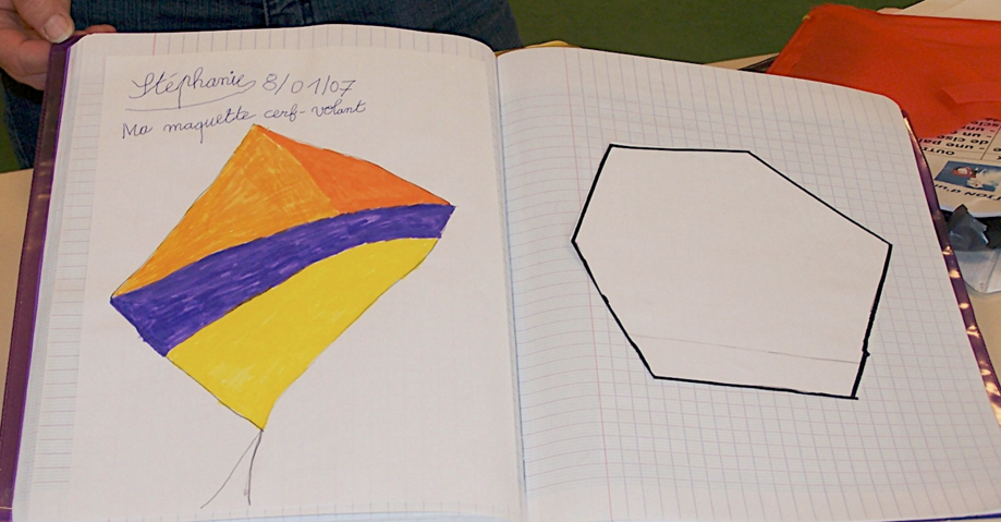 cahier d'élève avec dessins de cerf-volants