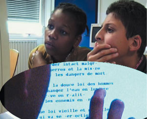 Visuel du logiciel "Les Langagiciels" illustré par une photo de deux collégiens devant un ordinateur.